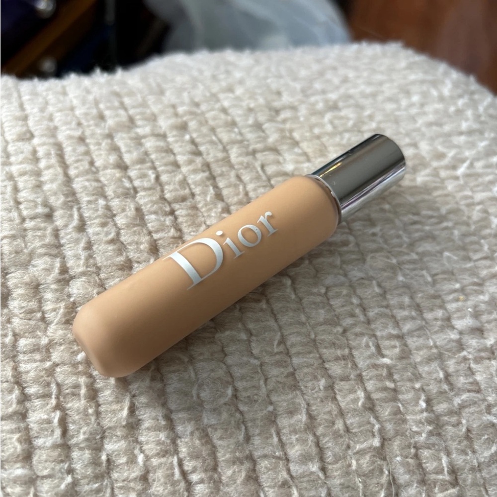 Dior Backstage Face & Body Liquid perfector Concealer in Shade 4N– Warm Beige